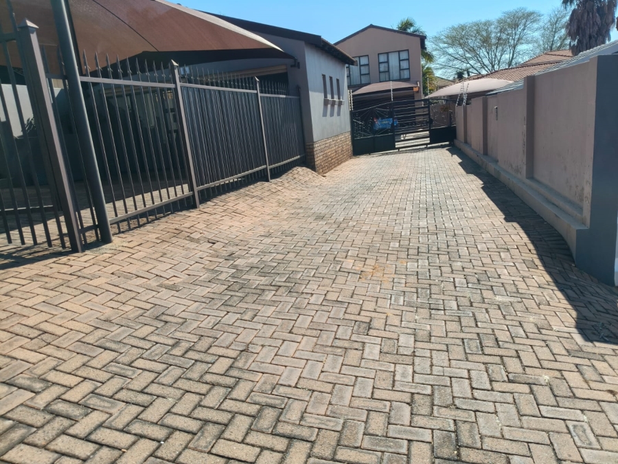 3 Bedroom Property for Sale in Safari Gardens North West